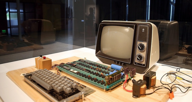 حراج اولین محصول اپل