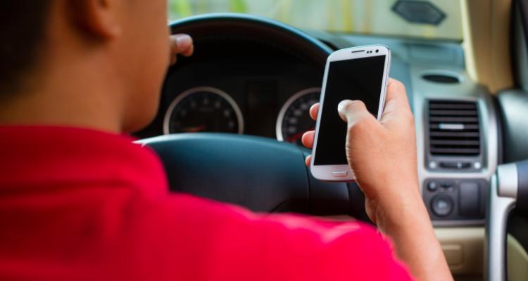 جلوگیری از کارکردن با موبایل هنگام رانندگی