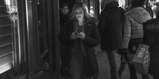 جریمه ارسال پیامک در حین قدم زدن