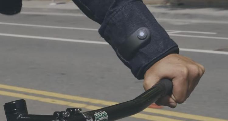 جواب دهی تلفن با ژاکت