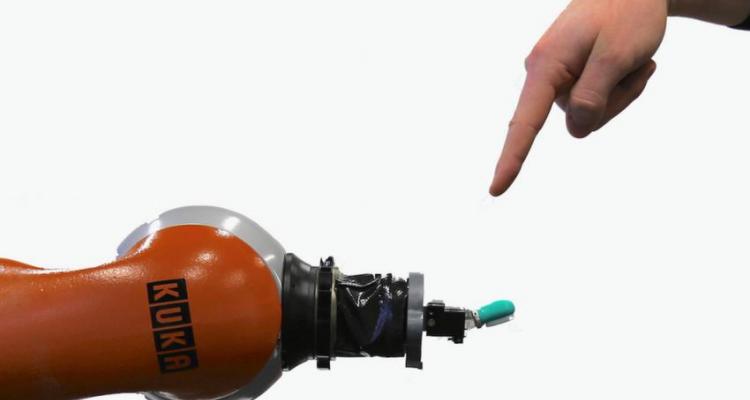 روبات مجهز به سیستم عصبی