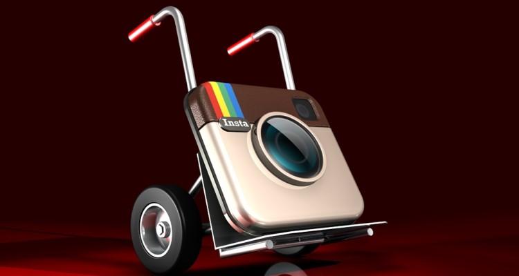 قابلیت List View که امکان پیمایش پشت سرهم پستهای موجود در حساب کاربران دیگر را فراهم میکند برای برخی از کاربران اینستاگرام از دسترس خارج شده است. به گزارش Mashable، سخنگوی اینستاگرام ضمن تایید این مطلب اعلام کرد: در حال حاضر این تغییرات روی حساب طیف محدودی از کاربران این شبکه اجتماعی اعمال شده است. به این ترتیب، این امکان وجود دارد که با مراجعه به حساب کاربری دیگران، فقط گزینههای Thumbnail View، Location Map View و Tagged Photos View پیش روی شما قرارگیرد. با این اوصاف بهنظر میرسد با حذف نمایش لیستی تصاویر، این قابلیت در نمایش تصاویر بندانگشتی (Thumbnail View) ادغام شود تا فضای جدیدی برای نمایش تصاویر در اینستاگرام ایجاد شود. درنظر داشته باشید که اینستاگرام پیش از این نیز قابلیتهای مختلفی را بهطور آزمایشی و فقط برای تعداد محدودی از کاربران به مرحله اجرا درآورده بوده که عرضه عمومی آنها هیچگاه در دستور کار قرار نگرفته است.