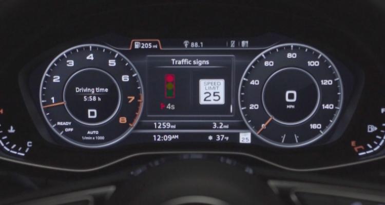 حرف زدن آئودی با چراغ راهنما