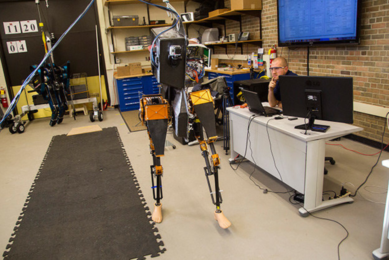 این روبات زمین نمیخورد!