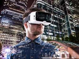 از طریق WebVR و رابط برنامهنویسی نرمافزار / API میتوان واقعیت مجازی را روی وب داشت. به گزارش ایتنا از خبرآنلاین، بهترین زمان برای دانستن مفهوم WebVR است چرا که واقعیت مجازی دنیای فناوری را در برگرفته و دیدن اپهای سنگین واقعیت مجازی روی وب آرزوی کاربرانی است که میخواهند از طریق WebVR به آن برسند. امکان دانلود اپهای سنگین برای دیدن واقعیت مجازی برای هرکسی امکانپذیر نیست و به همین خاطر دیدن واقعیت مجازی روی وب میتواند کمککننده به این نوع کاربران باشد. WebVR درواقع رابط برنامهنویسی نرمافزار است که تحت جاوا اسکریپت تعریفشده و پروژهای متنباز/ اوپنسورس است که به طور مستقیم روی وب اجرا میشود. با WebVR نیازی به داشتن سختافزار و نرمافزار گرانقیمت نیست و با هدست ویژه تصویر عریضتر و بهتری نصیب کاربر میشود و از هدستهای سنتی و موجود هم بهتر به همراه وی جواب میدهد.