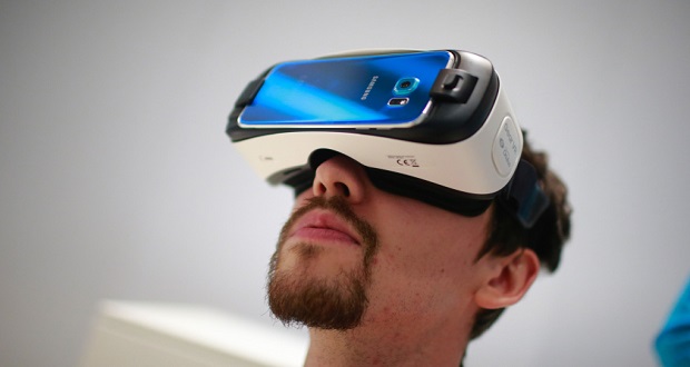 A visitor wears a Samsung Gear VR virtual reality headset in the Samsung Electronics Co. pavilion at the Mobile World Congress in Barcelona, Spain, on Tuesday, March 3, 2015. The event, which generates several hundred million euros in revenue for the city of Barcelona each year, also means the world for a week turns its attention back to Europe for the latest in technology, despite a lagging ecosystem. Photographer: Pau Barrena/Bloomberg via Getty Images